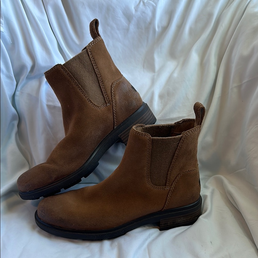 UGG Harrison Chelsea Boot Women’s Brown Suede